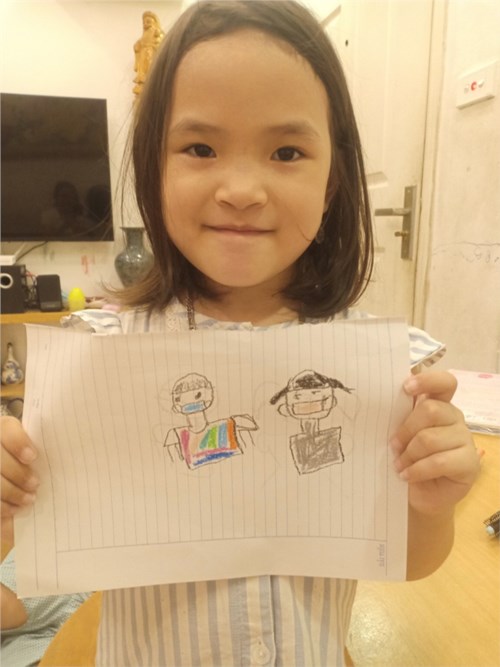 Bé Minh Trang vẽ tranh thực hiện 5K của Bộ Y tế sau khi học cùng cô giáo